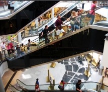 Retail: developerské souchotiny na pokračování