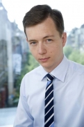 C&W: Rafajlovič povýšen do pozice Associate